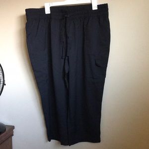 St Johns Bay Active Black Capri Pants